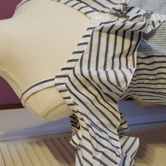 Ruffle Button down top - Picture 2 of 8